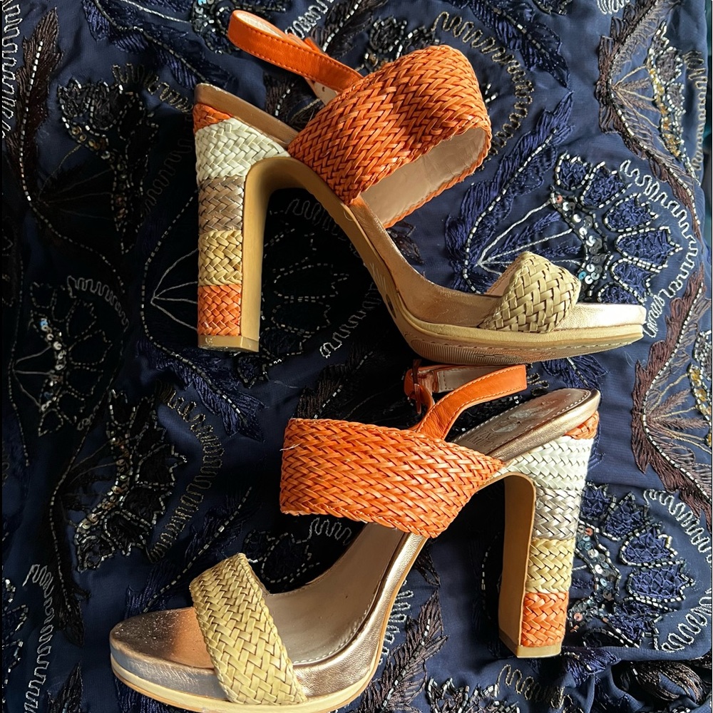 VINCE CAMUTO, braided raffia “Adrien” Sandal Heels orange coral Resort Vacation